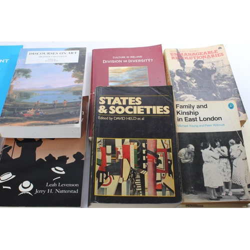 399 - An interesting lot of books to include The Irish Journals of Elizabeth Smith, Culture of Ireland - D... 