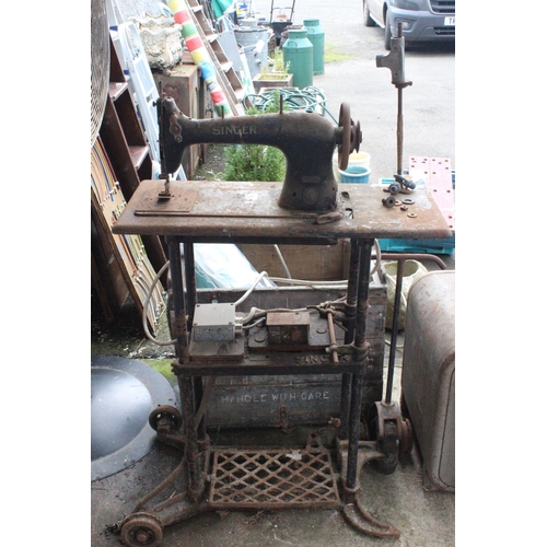 524 - An unusual antique Singer sewing machine on rare Singer 'Trolley' base, produced to be moved around ... 