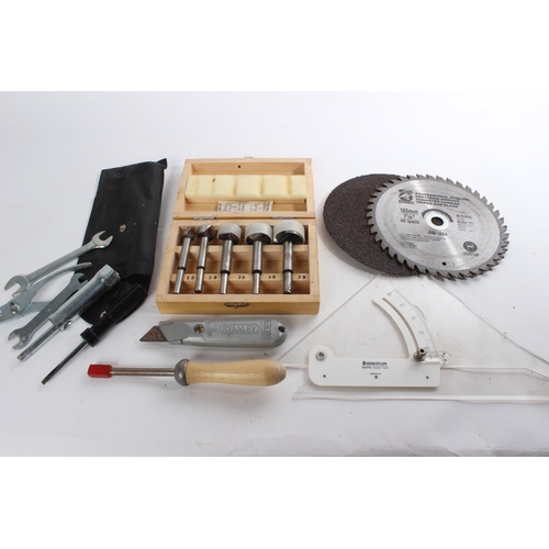 528 - A wooden cased set of five router drill bits and other tools.