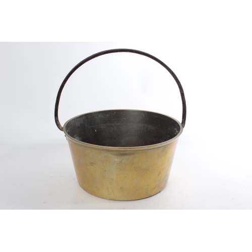 536 - A large antique brass preserving pan.