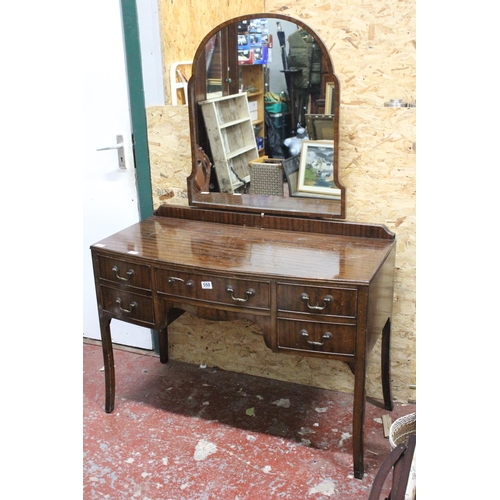 550 - A vintage mahogany dressing table and mirror.