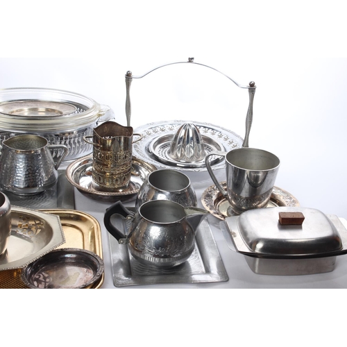 578 - A large lot of assorted plated ware to include a Walker & Hall swing handled dish, a boxed set of W ... 