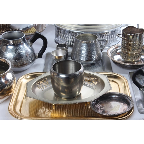 578 - A large lot of assorted plated ware to include a Walker & Hall swing handled dish, a boxed set of W ... 