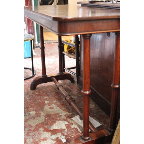 612 - A stunning antique mahogany library table, measuring 40cm x 68cm x 90cm.