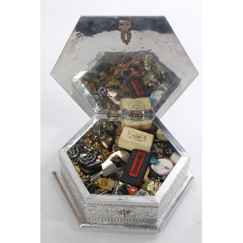 635 - A metallic style jewellery box and a very large lot of collectors badges and more.