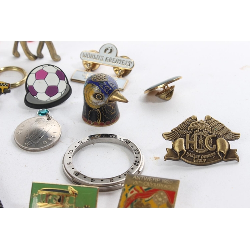 635 - A metallic style jewellery box and a very large lot of collectors badges and more.