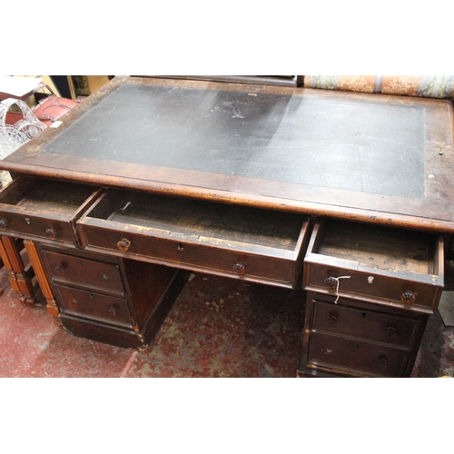 642 - A stunning Antique mahogany desk with original leather top, measuring 118cm x 70cm x 70cm.