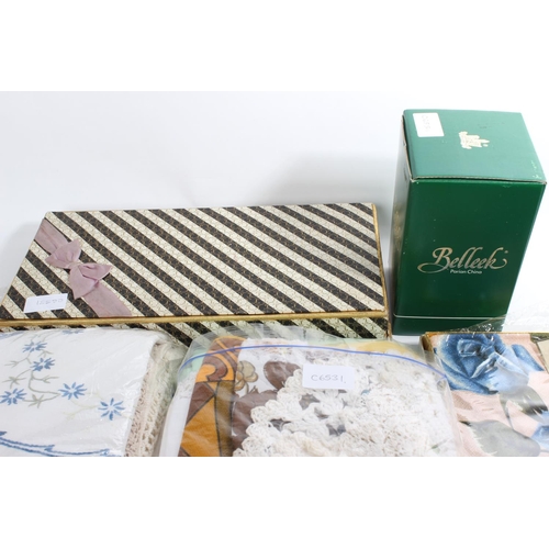 660 - A vintage boxed set of Irish linen, a boxed Old Mill hand printed 'Roses' table cloth and lots more,... 