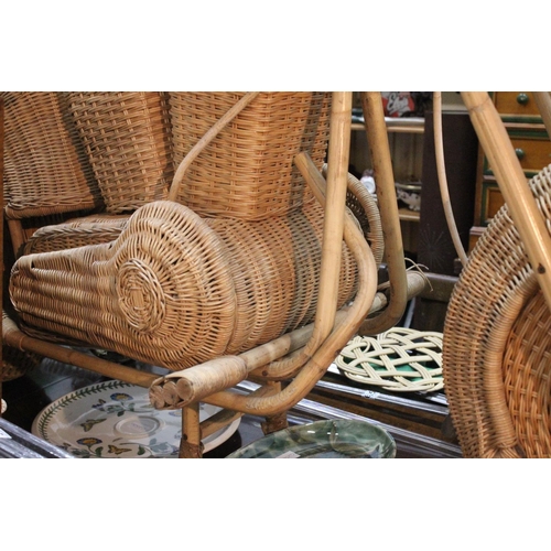 679 - A stunning vintage full sized rattan motorbike.