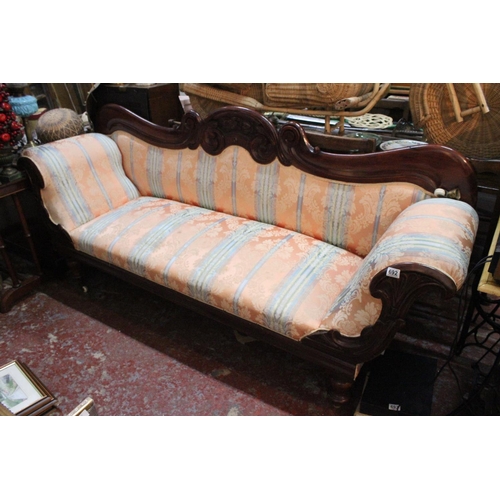 692 - A stunning Victorian double ended balloon backed chaise lounge.