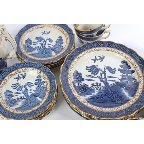 714 - A stunning antique Booths - Real Old Willow A8025 tea set including pudding bowls and more.