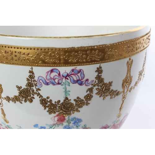 717 - A stunning large antique flower pot with gilt detail, measuring 25cm tall x 28cm diameter.