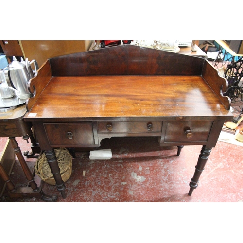 721 - A stunning antique mahogany washstand with gallery back, measuring 42