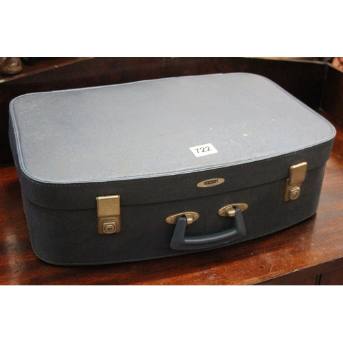 722 - A vintage Antler Foxcroft luggage case containing a lot of knitted tea cosies, Irish linen and more.