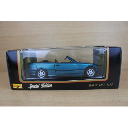 812 - A boxed Maisto Special Edition BMW 325i toy car, scale 1:18.