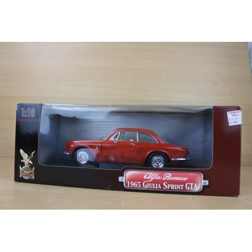 843 - A boxed Road Signature Alfa Romeo 1965 Giulia Sprint GTA toy car, scale 1:18.