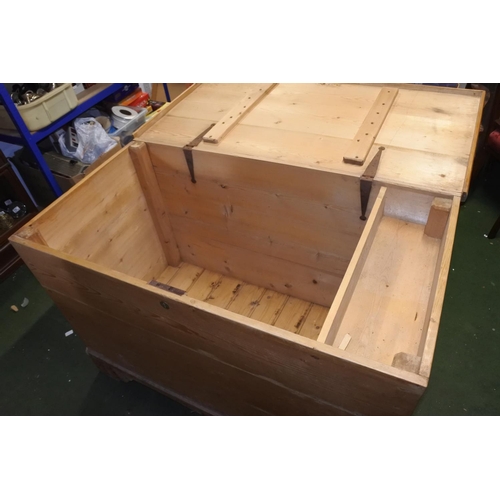 848 - A stunning large antique pine blanket box.