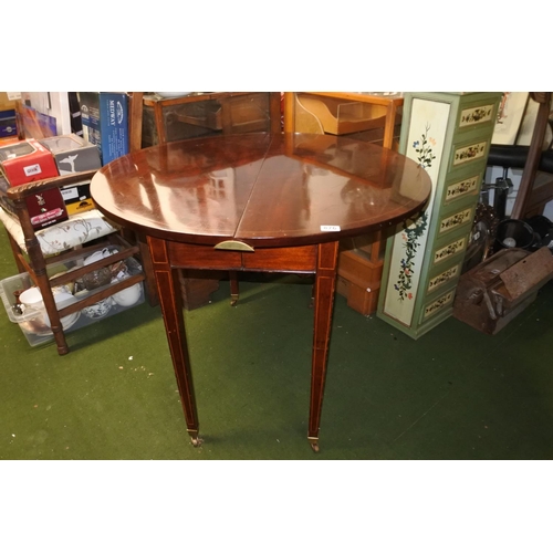 876 - A stunning antique mahogany and inlay circular dining table, measuring 38