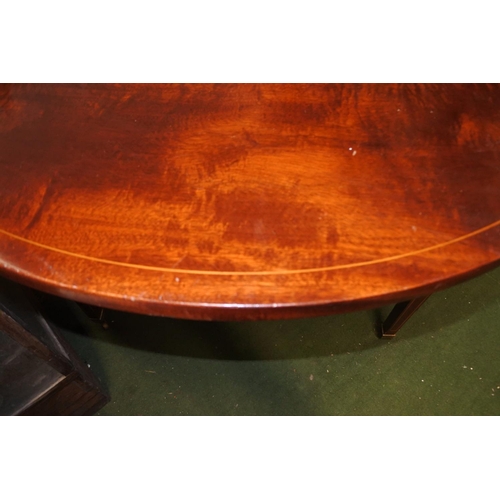 876 - A stunning antique mahogany and inlay circular dining table, measuring 38