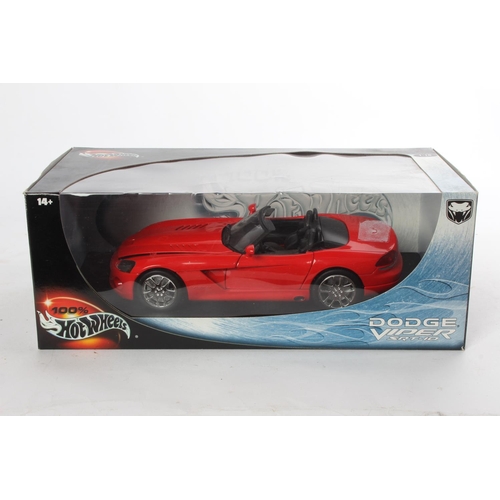 971 - A boxed Dodge Viper SRT-10, by Hotwheels.