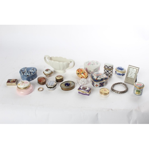 991 - An assortment of various trinket boxes etc.