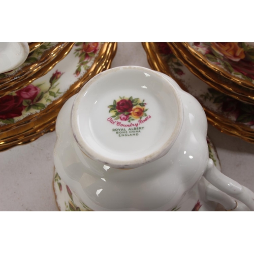 992 - A large Royal Albert Old Country Roses 12 setting teaset.