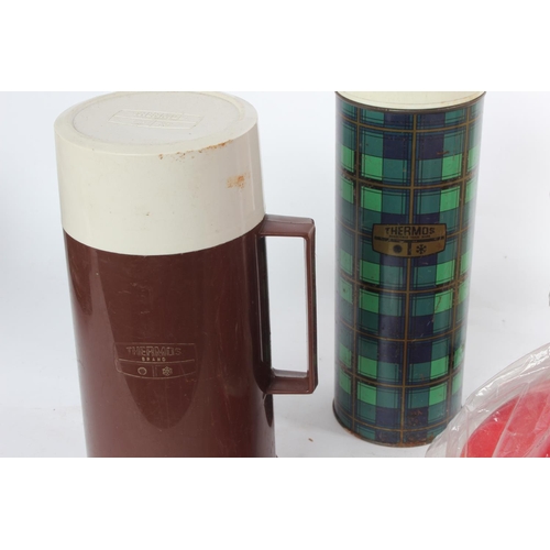 999 - A collection of vintage thermos flasks & more.