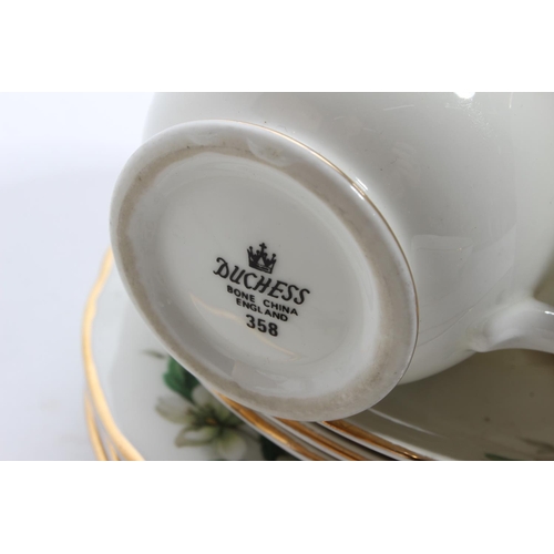 913 - A 'Duchess' bone china tea set.