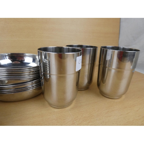 1006 - A lot of vintage stainless steel beakers & dishes.