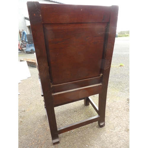 1023 - A stunning antique English oak Wainscot chair, with simple carved design.