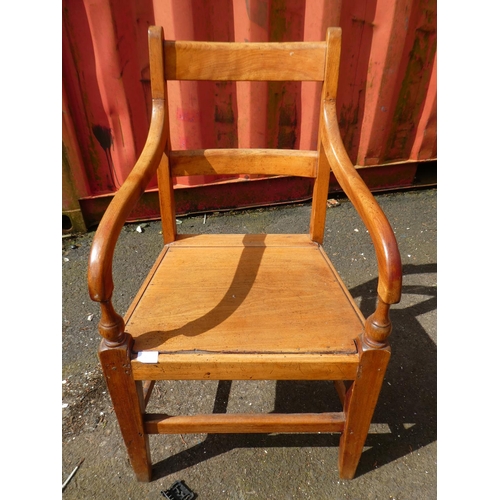 1025 - A stunning antique elm carver chair.