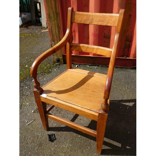 1025 - A stunning antique elm carver chair.