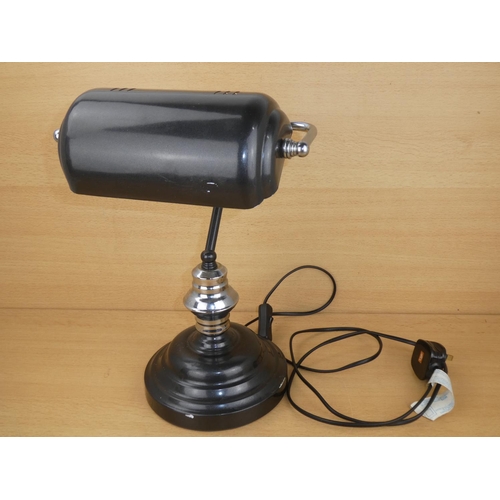 1045 - A bankers desk lamp.