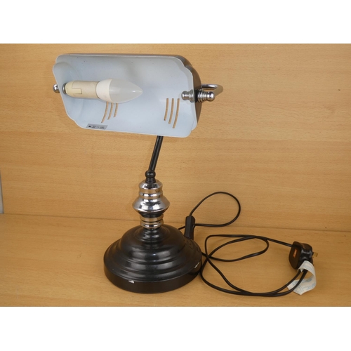 1045 - A bankers desk lamp.