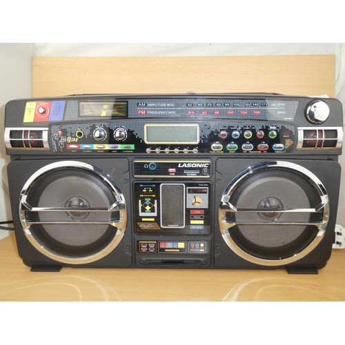 1047 - A Lasonic ghetto blaster.