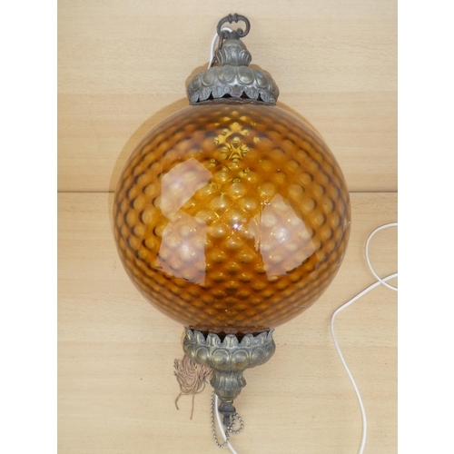 1051 - A stunning vintage pendant lamp with amber glass shade.