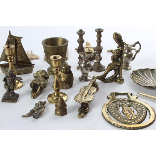 153 - A collection of vintage brassware.
