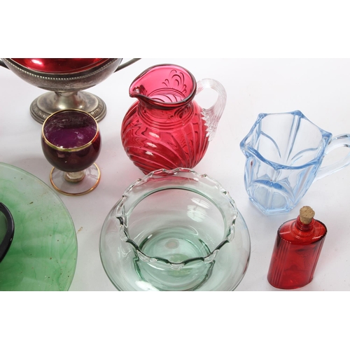 154 - A variety of glassware items.