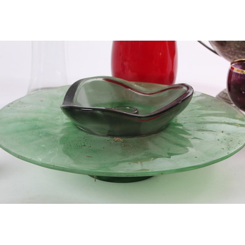 154 - A variety of glassware items.