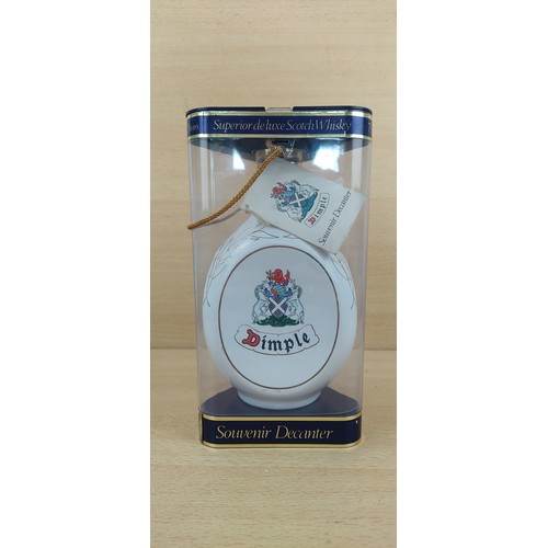 159 - A boxed 75cl 43% Dimple whiskey celebrating the 1986 Commonwealth Games.