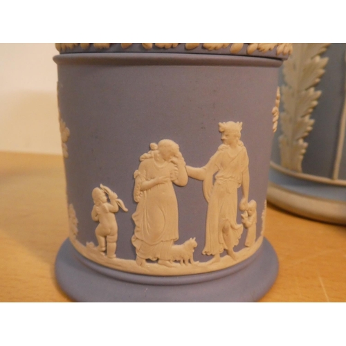 89 - An early Wedgwood cylinder vase, measuring 12