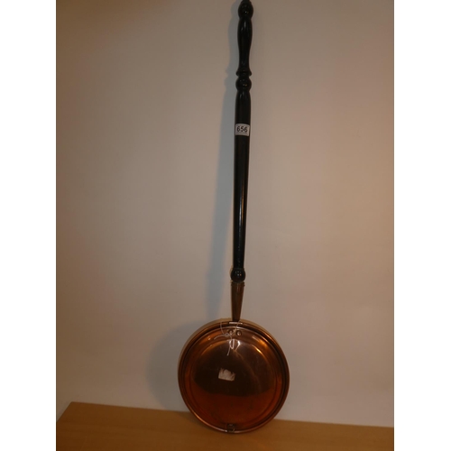 656 - An antique copper bedwarmer.