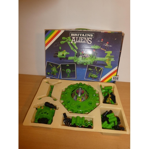 658 - A rare Britain's Space Alien Boxed Set No 9148.