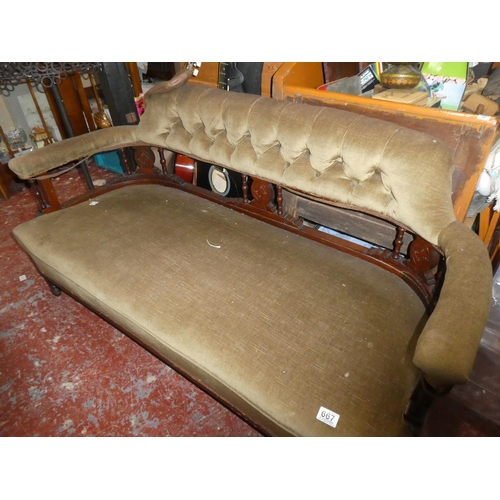 667 - An antique mahogany sofa/window seat with deep buttoned back panel