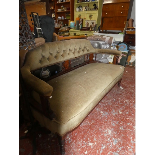 667 - An antique mahogany sofa/window seat with deep buttoned back panel