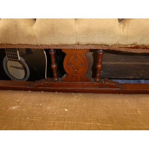 667 - An antique mahogany sofa/window seat with deep buttoned back panel