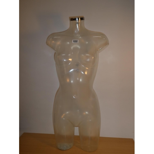 668 - A plastic torso/mannequin shop display.