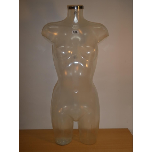 668 - A plastic torso/mannequin shop display.