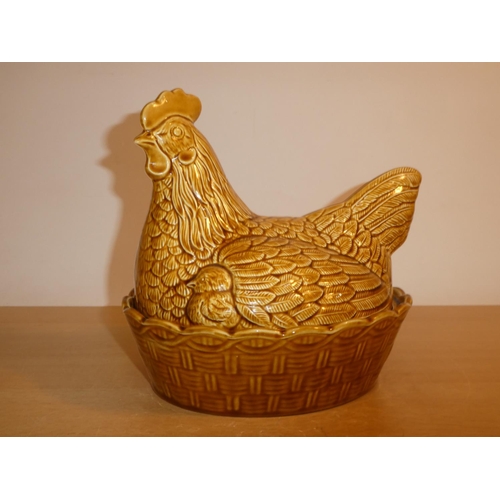 680 - An Irish pottery hen on nest.