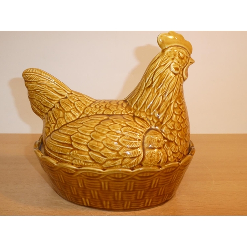 680 - An Irish pottery hen on nest.